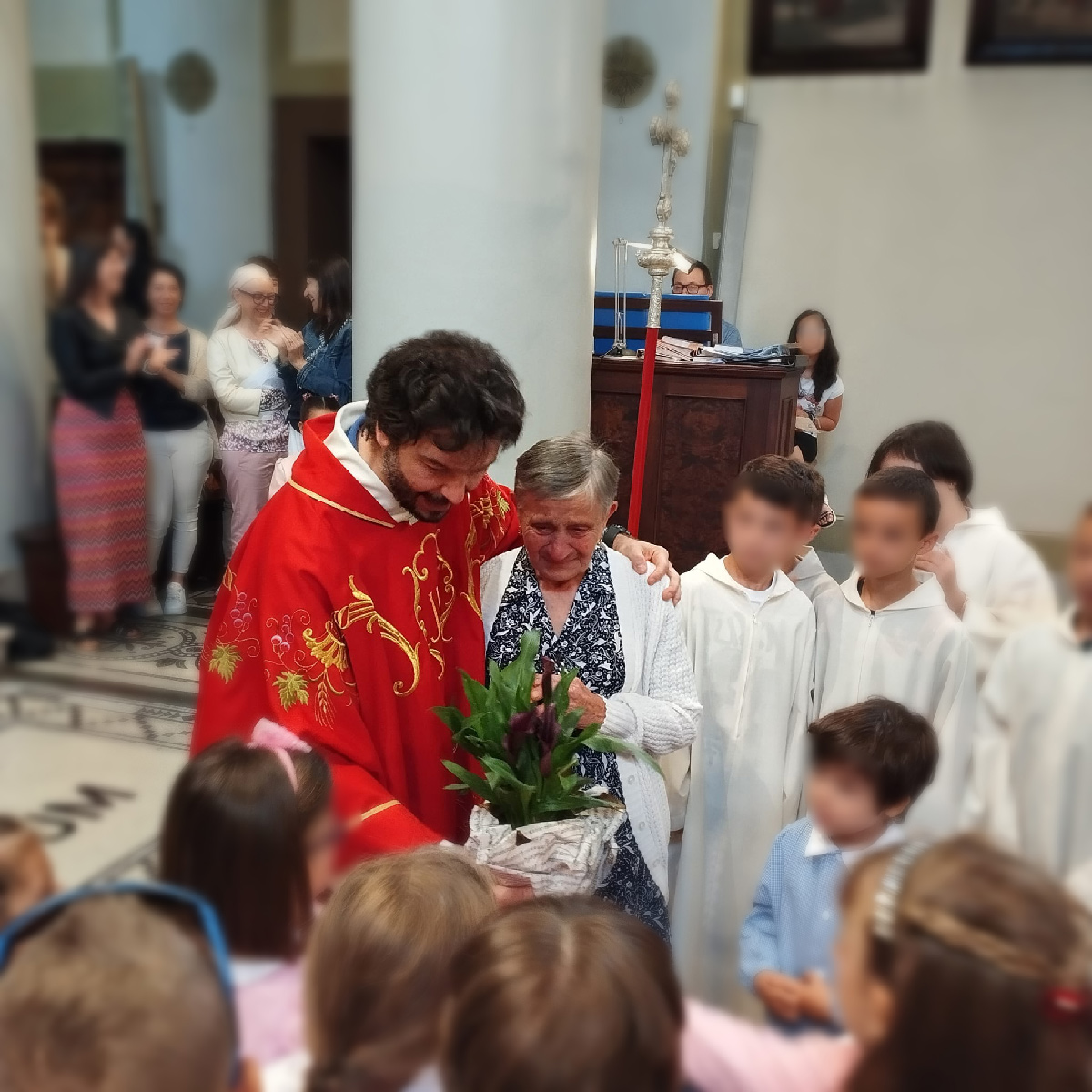Una domenica di festa in comunità: scuola, famiglie e Lucia