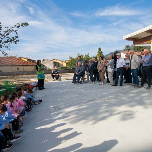 Dai bambini un gelso per tutta la comunità